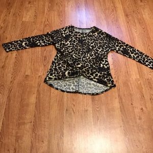 Leopard high low shirt with knot in the front